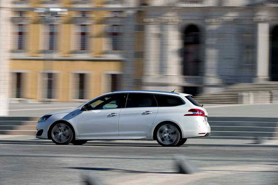 Peugeot-308_GT_65