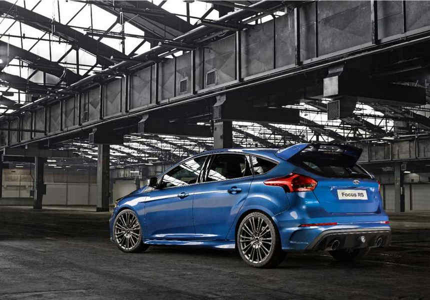 Ford_FocusRS_2015_rear_dietro