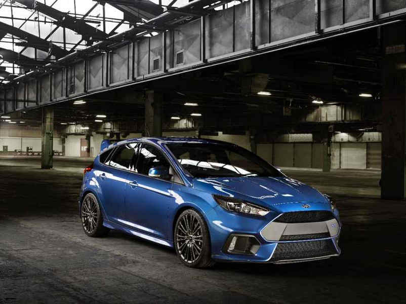 Ford_Focus_RS_2015_front_davanti_01