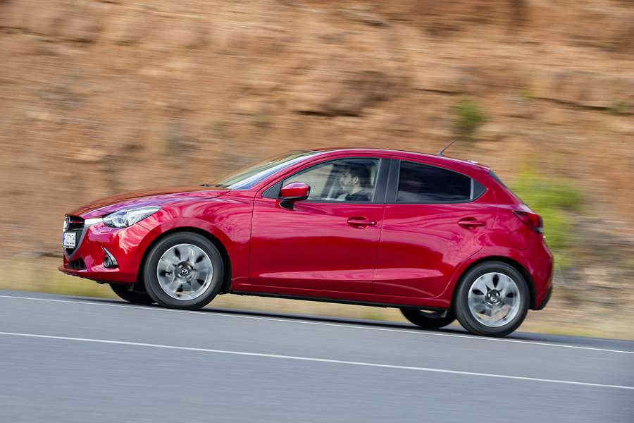 Mazda2_2015_action_21