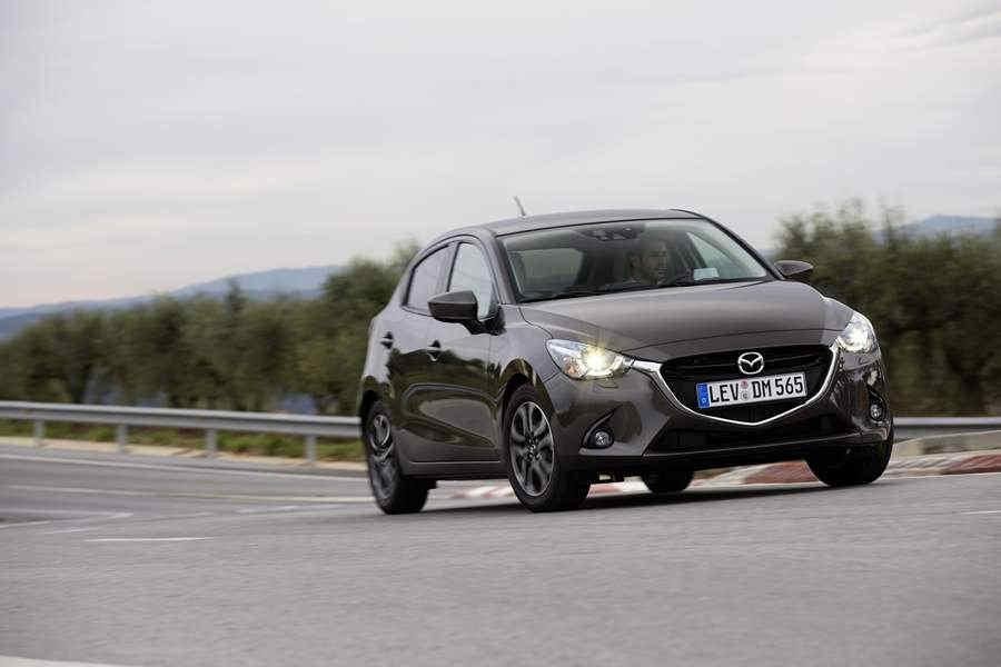Mazda2_2015_action_31