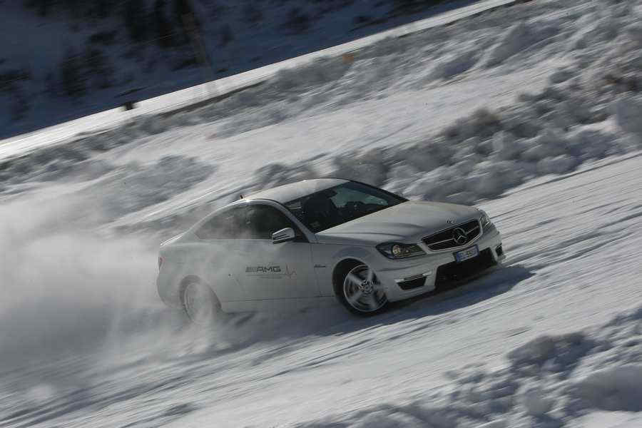 Traversone Trazione 4Matic Mercedes sulla neve