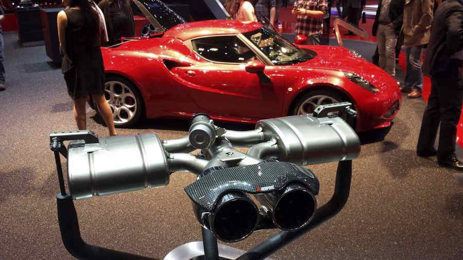 Alfa_Romeo_4c_Scarico_01_Salone_Ginevra_2015