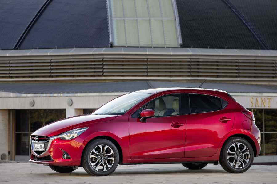 Mazda2_2015_still_4