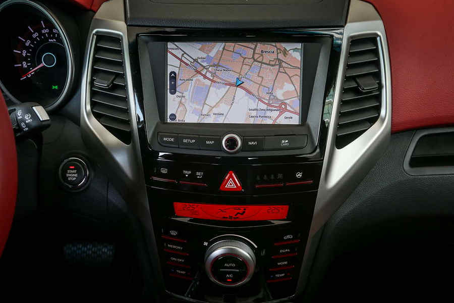 SSangYong-SUV-tivoli-interno-abitacolo (9)