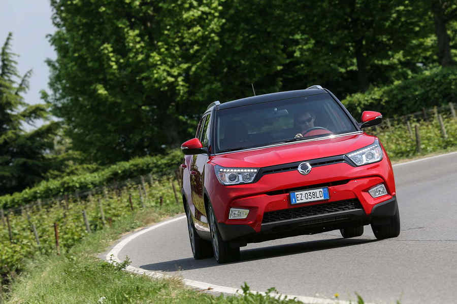 SSangYong-SUV-tivoli--movimenti (41)