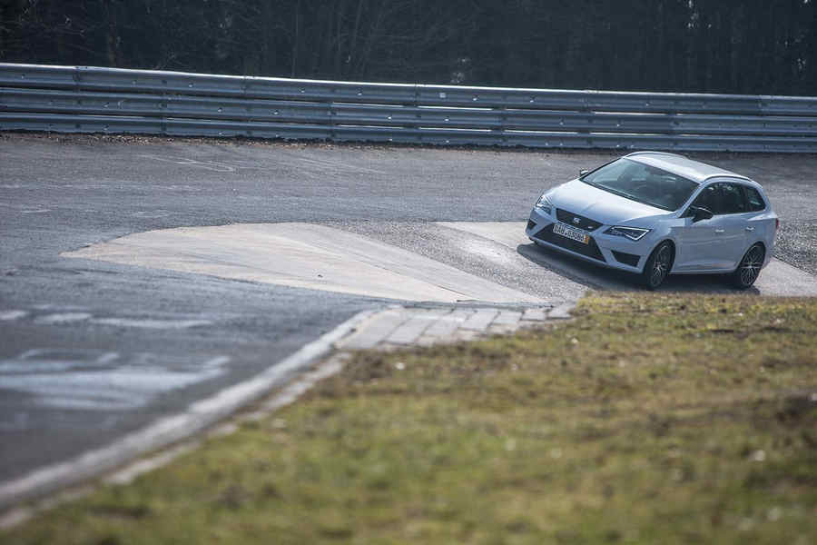 Seat-Leon-ST-Cupra-Nurburing-2
