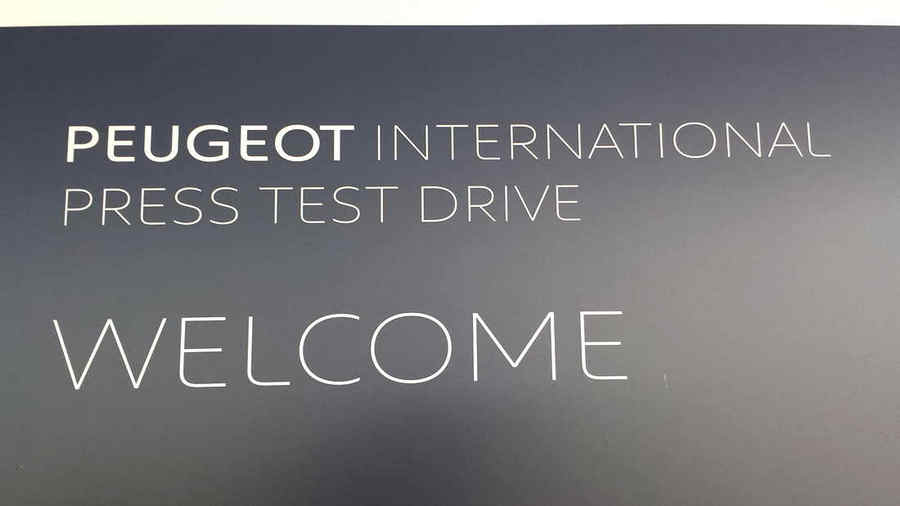 peugeot-208-press-conferenze1 (1a)