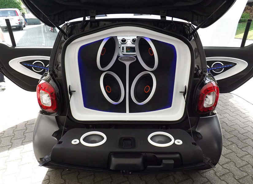 smart-jbl-demo-car-audio (13)