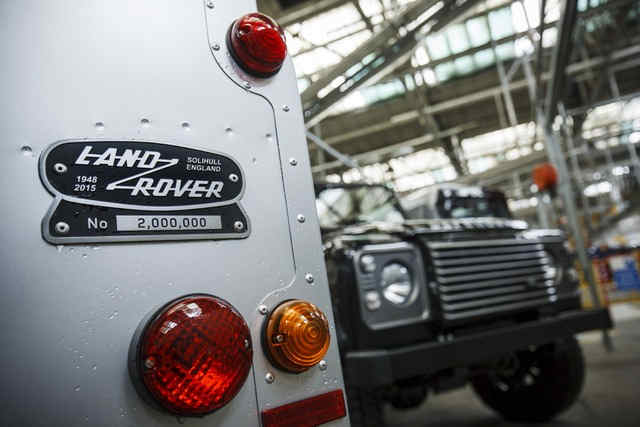 Land-Rover-Defender-2