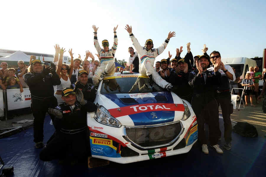 Andreucci-Peugeot-208-T16-Campione-Italiano Rally-2015-1