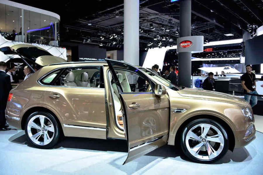 Bentley_Bentayga_Salone_Francoforte_2015_04