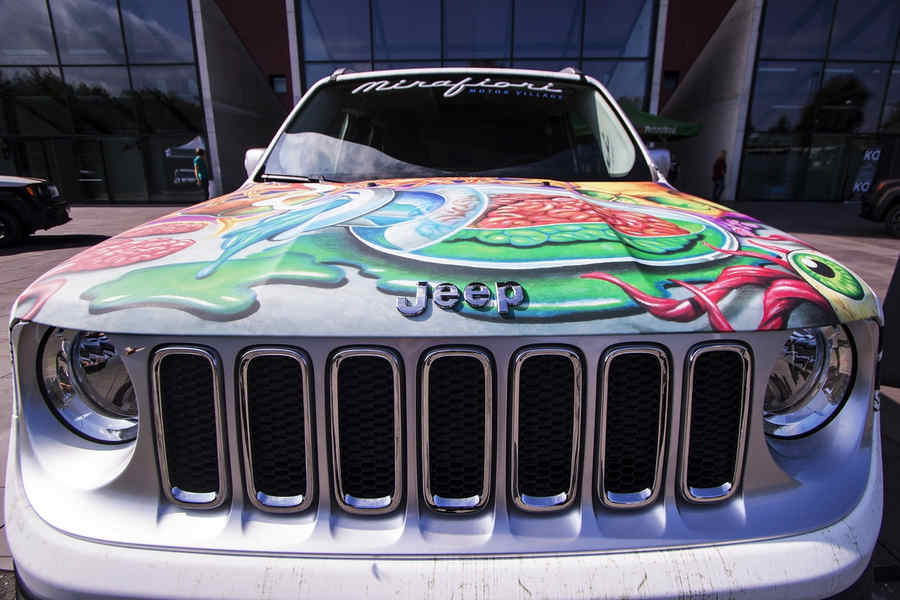 Jeep-Renegade-Italian-Tattoo-artists-2015-1