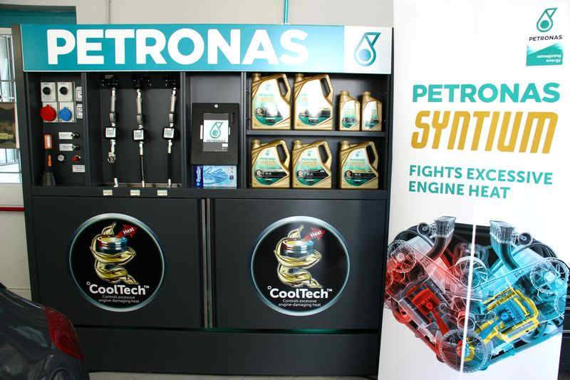 petronas-syntium-vimercate-2015-officina (22)