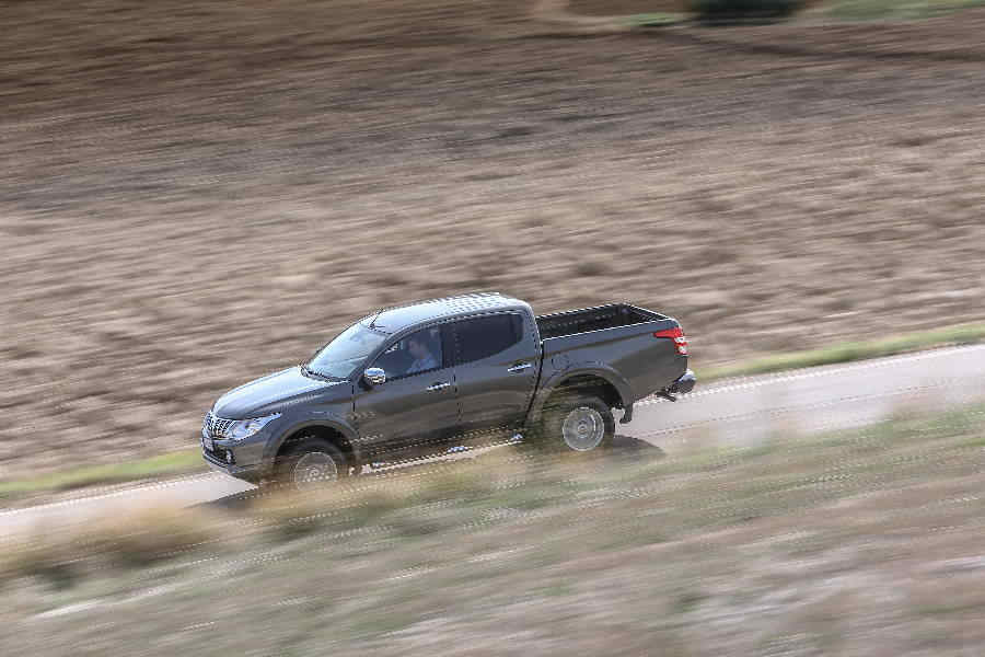 Mitsubishi_L200_2015_Movimenti_29