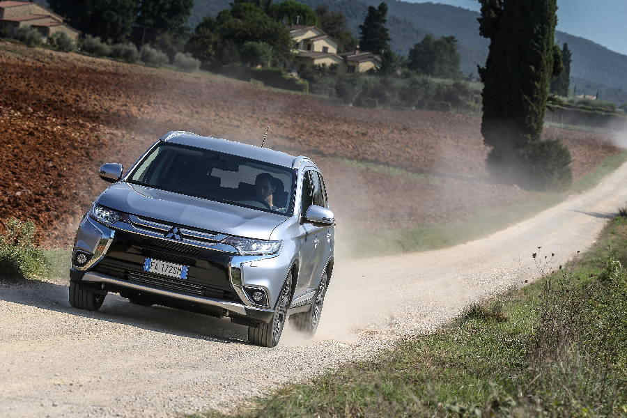 Mitsubishi_Outlander_2015_Movimenti_02
