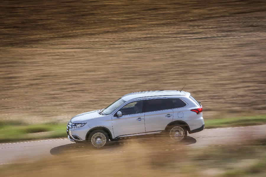 Mitsubishi_Outlander_2015_Movimenti_36