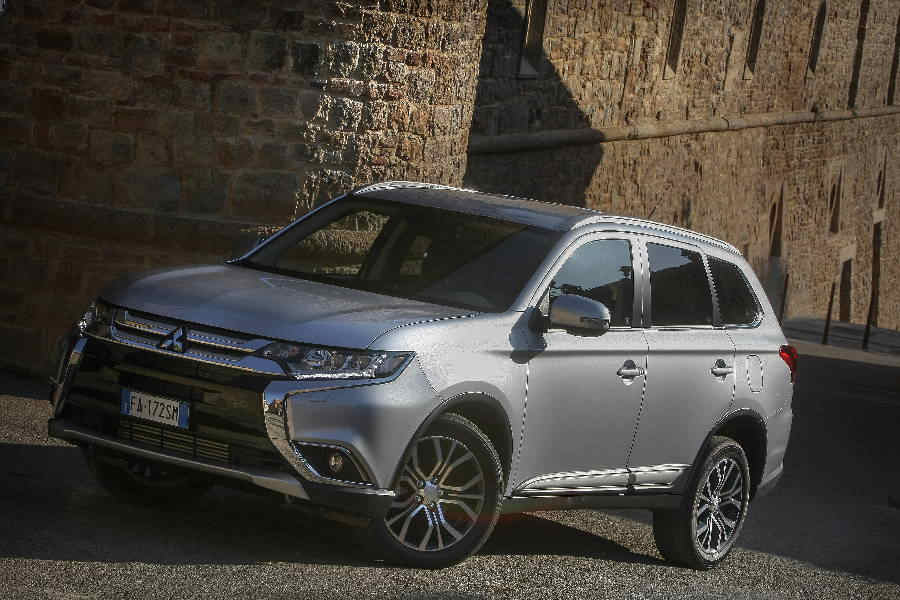 Mitsubishi_Outlander_2015_Statiche_33
