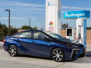Toyota-Mirai-auto-idrogeno-13