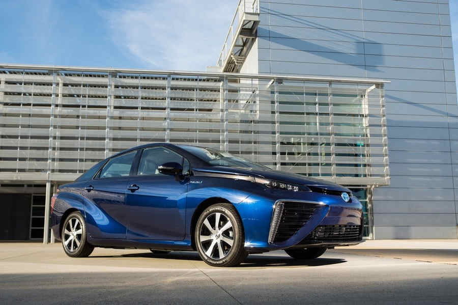 Toyota-Mirai-auto-idrogeno-24