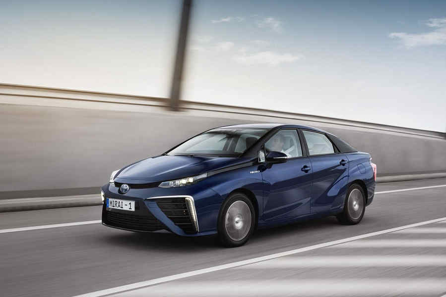 toyota-mirai-berlina-idrogeno-1