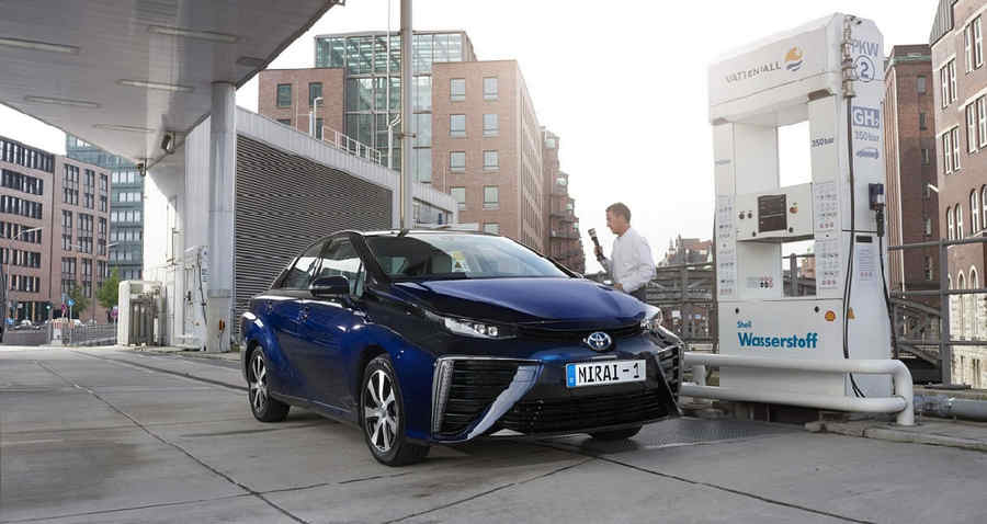 toyota-mirai-berlina-idrogeno