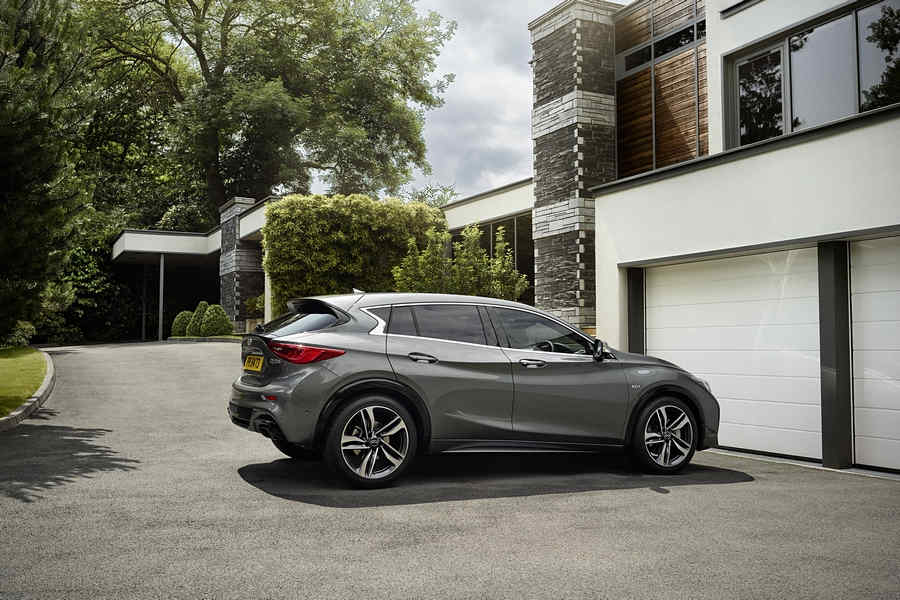 infiniti-q30-compatta-premium-2