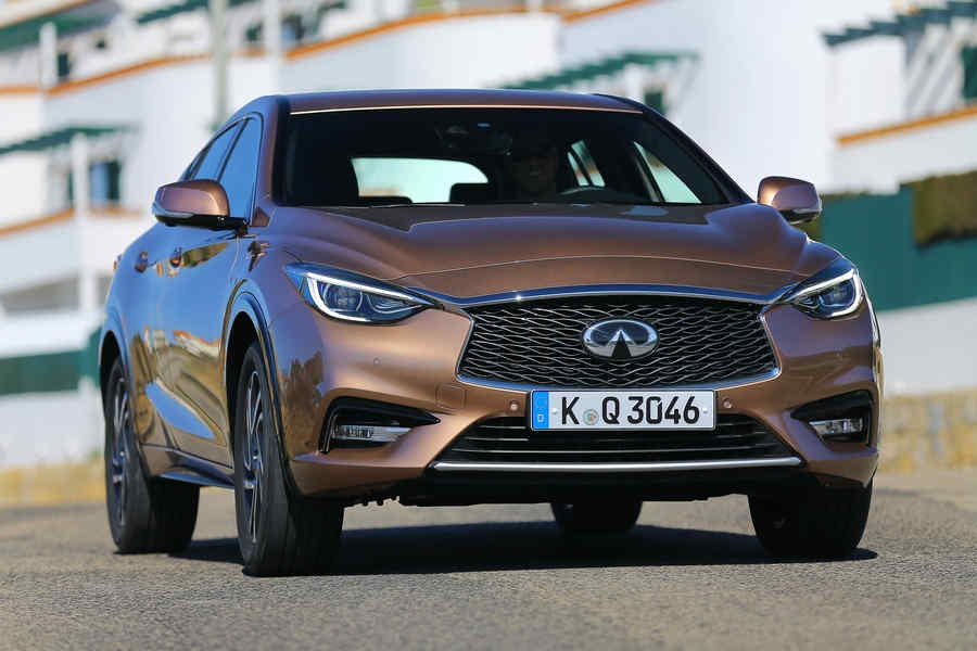infiniti-q30-compatta-premium