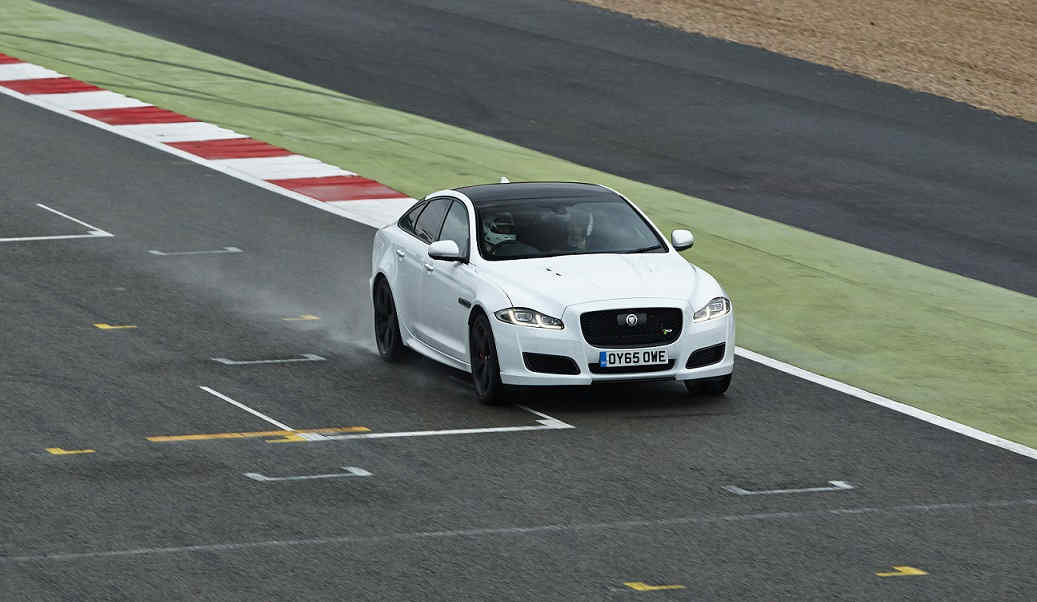 jaguar-xjr-silverstone-andy-wallace