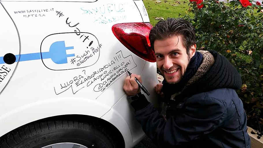 mercedes-classeb-elettrica-firme-autografi