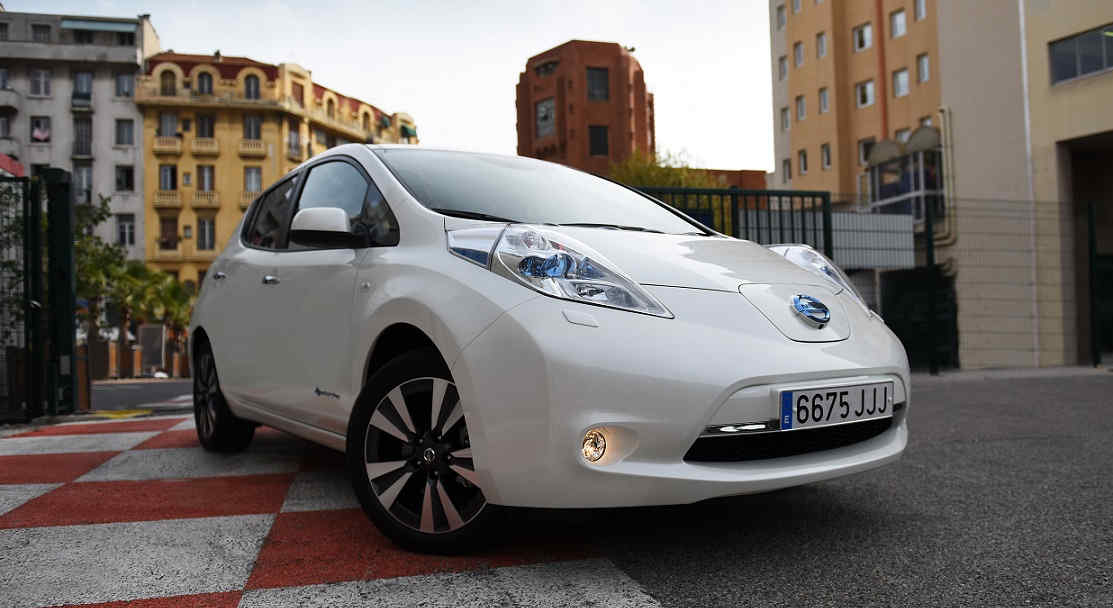 nissan-leaf-viaggia-per-900km