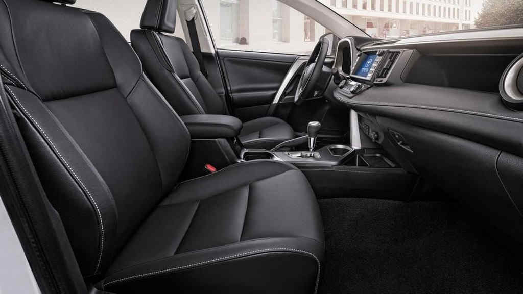 Sedili anteriori del Toyota Rav4 Hybrid 4x4