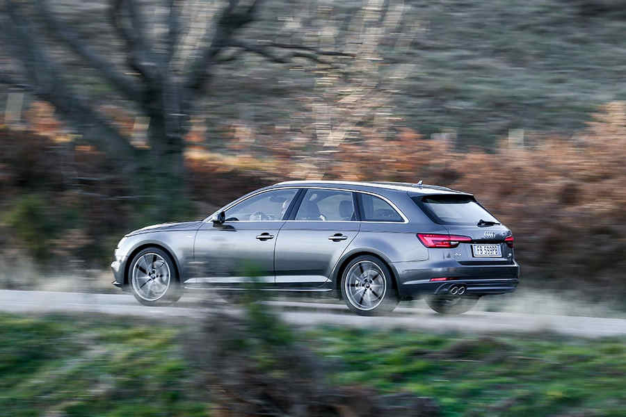 AUDI_A4_posteriore-apertura