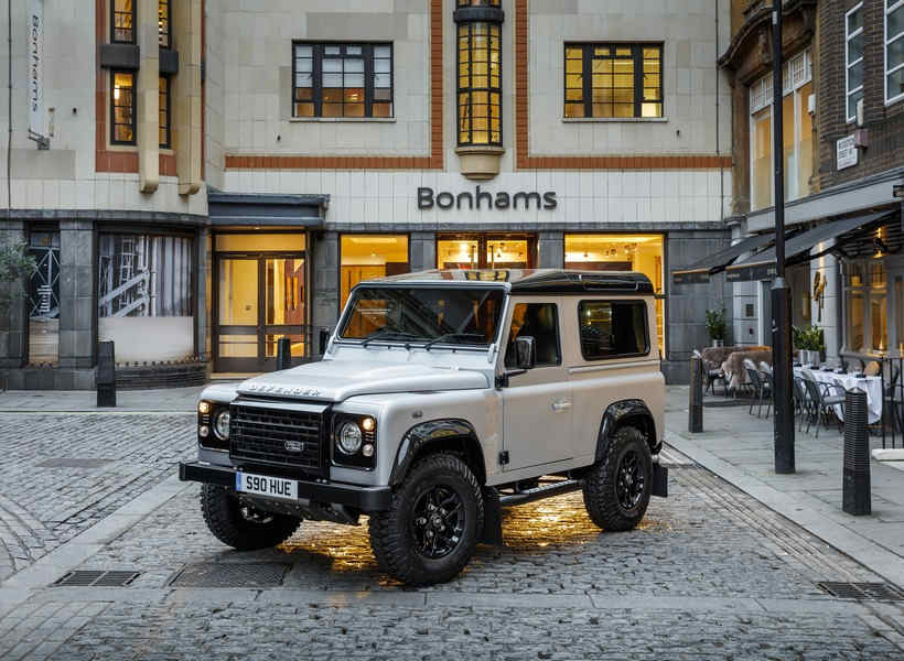 land-rover-defender-2000000 (2)