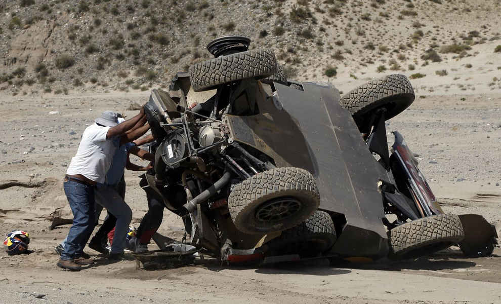 Dakar-2016-Peugeot-DKR-incidente-Loeb-1