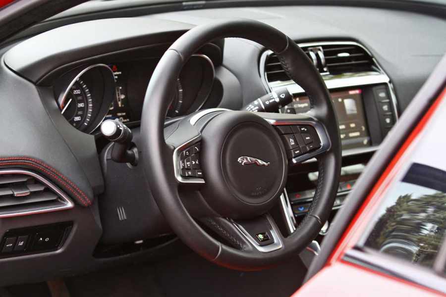 Jaguar_XE-D-Interni