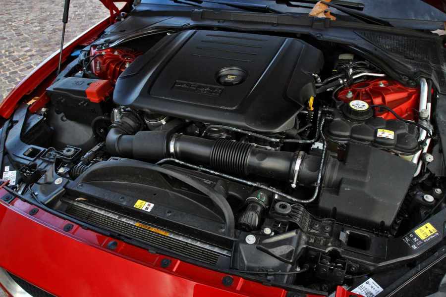 Jaguar_XE-D-Motore