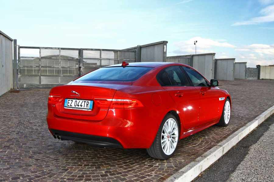 Jaguar_XE-D-Retro
