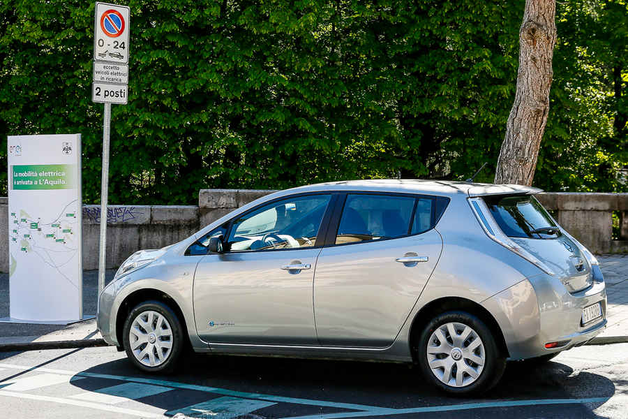 Nissan-Leaf-Aquila-3