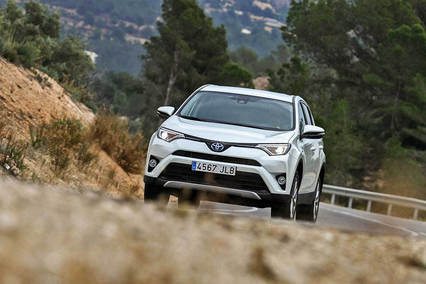 Toyota Rav4 Hybrid prova su strada come va