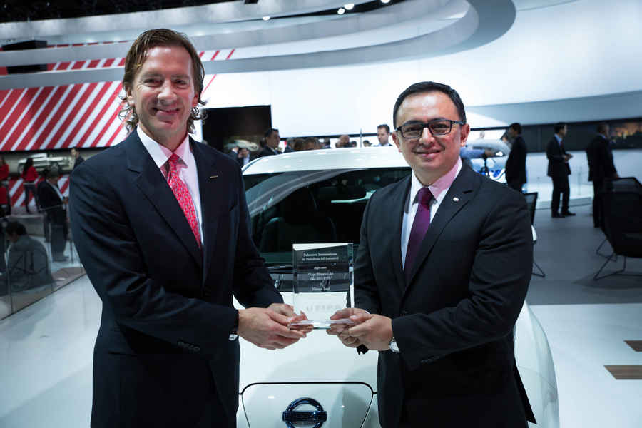 nissan-leaf-premiazione-detroit
