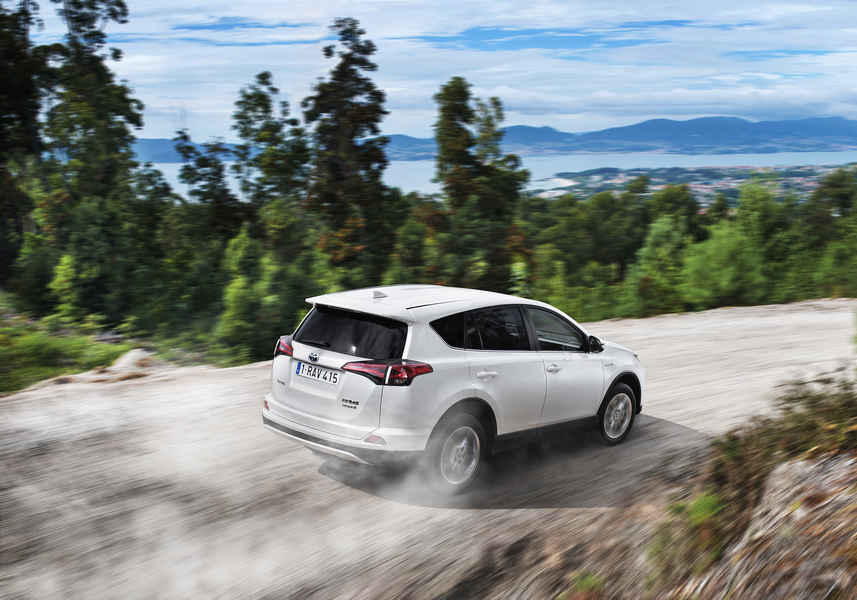 Toyota Rav4 Hybrid in offroad