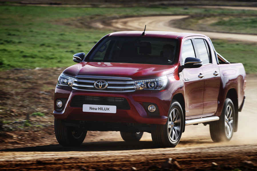 Toyota-HILUX-Ginevra-2016