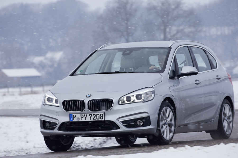 nuova-bmw-225xe-12