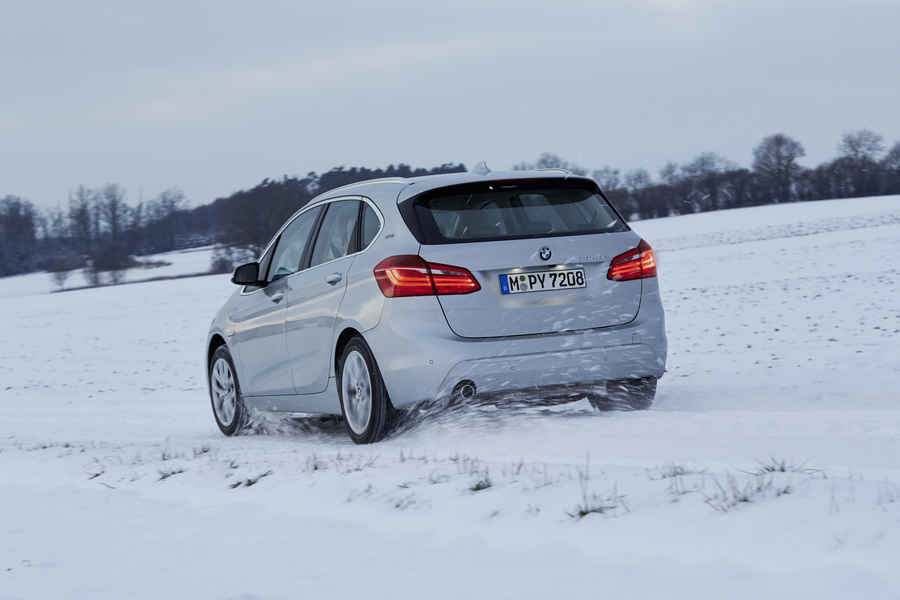 nuova-bmw-225xe-15
