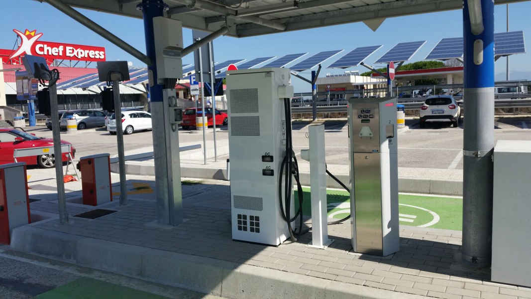 stazione-ricarica-auto-elettriche-a1-roma-sud