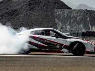 Nissan GT-R Breaks the GUINNESS WORLD RECORDS title