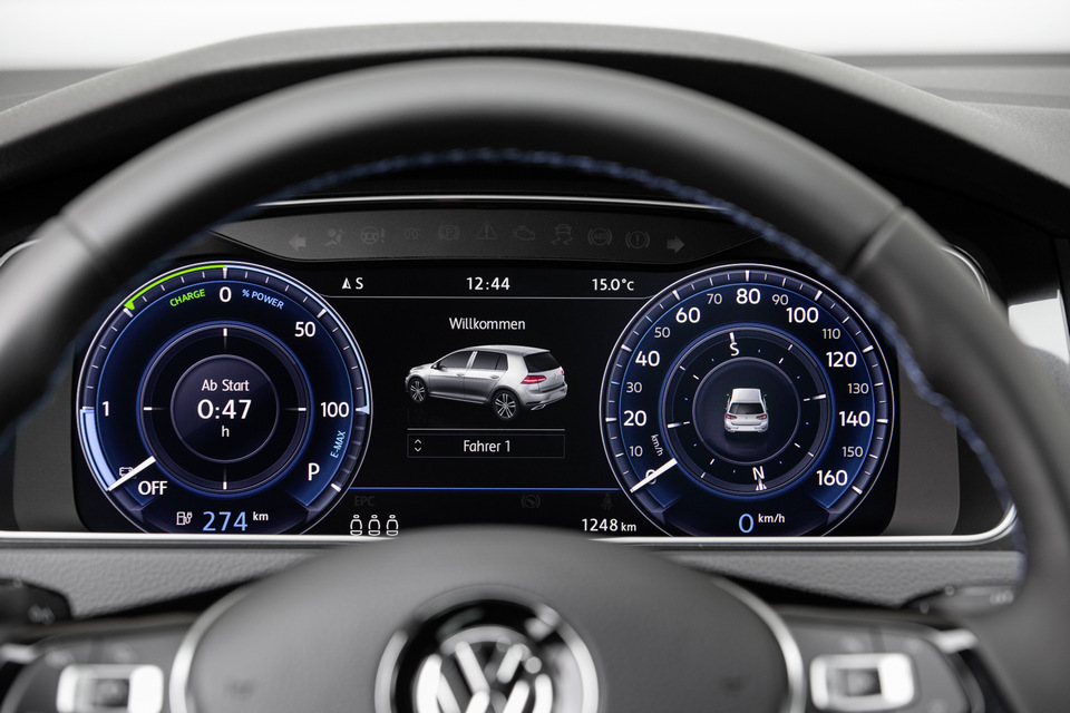 Volkswagen_Golf_elettrica_2017_12