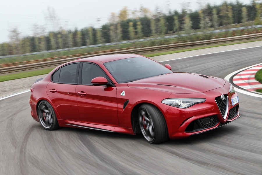 Alfa-Romeo-Giulia-Quadrifoglio-41
