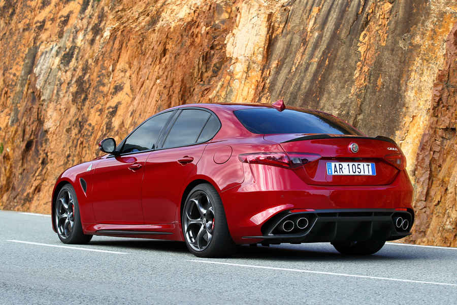 Alfa-Romeo-Giulia-Quadrifoglio-47